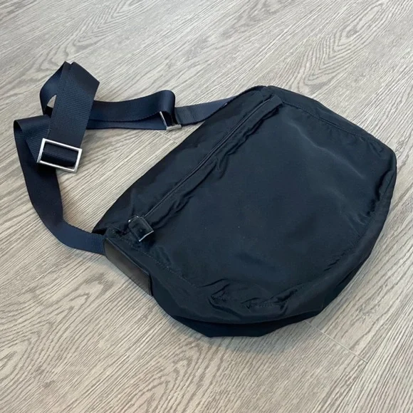 Prada - Vela Messenger Bag ~9.75”H x 13”L" x 4.5”D Black Nylon Pristine $Firm - Picture 6 of 17